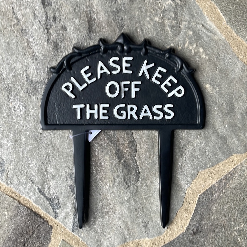 Please Keep Off the Grass Sign